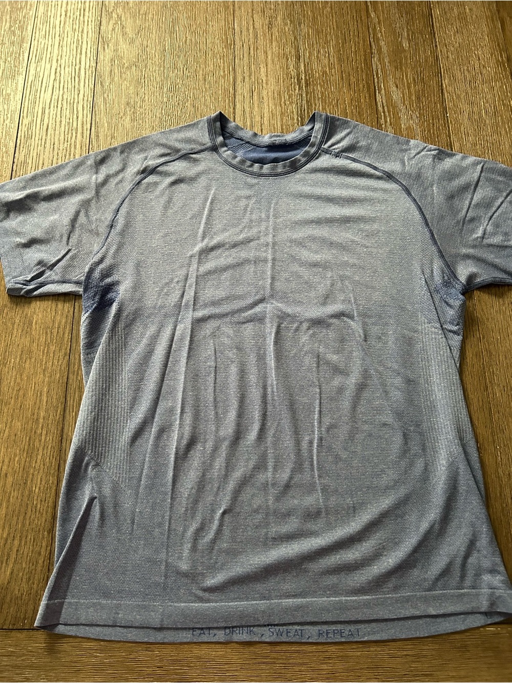 Lululemon Men’s Metal Vent Tech Short Sleeve Training Short. Blue. Large - Picture 2 of 6